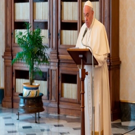 El Papa Francisco defiende el derecho de todos a tener agua potable
