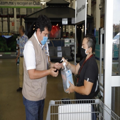 El Ayuntamiento de Mérida mantiene dispositivos sanitarios para garantizar que los supermercados respeten protocolos ante el coronavirus