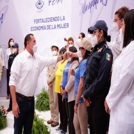 El Alcalde Renán Barrera cuida la economía de las trabajadoras municipales