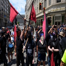 Antifa y Black Lives Matter marcharon en Washington DC amenazando con “quemar la ciudad”