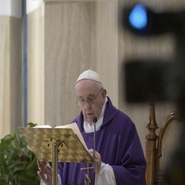El Papa reza por los medios de comunicación que permiten que la gente no esté tan aislada