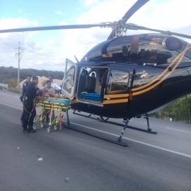 Nuevo helicóptero Bell 429 de SSP traslada a dos adolescentes graves