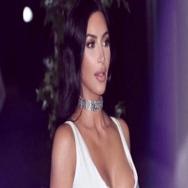 ¡Una diablita! Kim Kardashian tenía demasiado calor y utilizó un micro vestido que solo le tapó los pezones