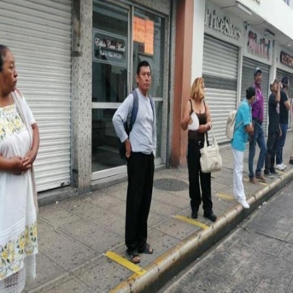 Señalizan paraderos del Centro de Mérida para que usuarios tomen distancia ante Covid-19