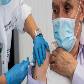 Médica Genetista ADVIERTE el peligro de muerte para ancianos inmunizados con ‘VACUNAS DE ARN’