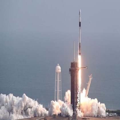 SpaceX da un paso hacia los vuelos tripulados con el éxito de última prueba de su cápsula