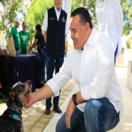 Renán Barrera promueve la salud de la fauna en las comisarías del Municipio.