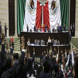 La Cámara de Diputados da luz verde a controversia para revisar altos salarios en el INE