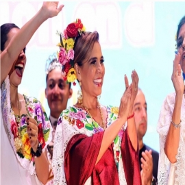 Mara Lezama comparte alegría y diversión en carnaval de Cancún