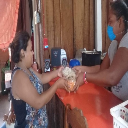 Asociaciones civiles llevan comida a familias de Santa Isabel en Chetumal