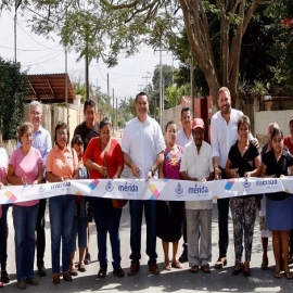 Avanzan las mejoras viales en Mérida: el alcalde Renán Barrera entrega obras en la colonia Leandro Valle