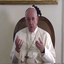 Papa Francisco pide colocar a la persona humana al centro de la política