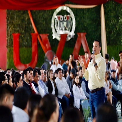 El alcalde Renán Barrera ofrece a universitarios oportunidades para trabajar comprometidos con su ciudad