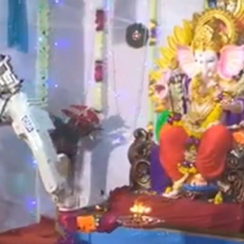 Los robots preparados para realizar un ritual hindú comienzan a reemplazar a sacerdotes humanos