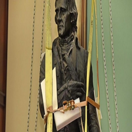 Socavando las raíces de los padres fundadores: Nueva York retira la estatua de Thomas Jefferson por ‘racista’