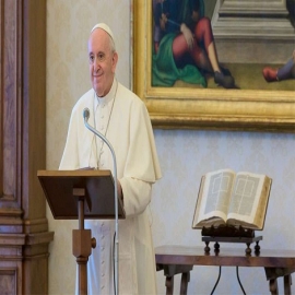 El Papa pide difundir historias constructivas que ayuden a mirar al futuro con esperanza