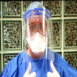 Cancún: Fabrican mascarillas para médicos que atienden a pacientes infectados por Covid-19