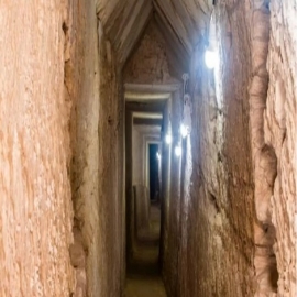 Arqueólogos que buscaban la tumba de Cleopatra hallan un peculiar túnel