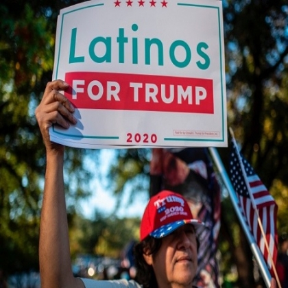 Datos: el mensaje antiglobalismo y a favor de la policía de Trump gana a los hispanos