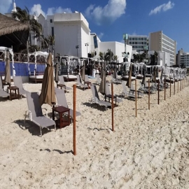 Cancún: Bañistas denuncian valla divisoria del Mandala Beach Club