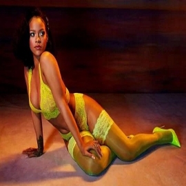 Rihanna revela su sesión fotográfica más atrevida en lencería