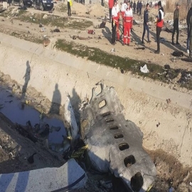 Avión con al menos 170 personas se estrella en Irán