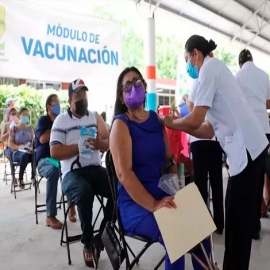 Se inscriben más de 17 mil docentes y personal escolar para recibir vacuna de refuerzo