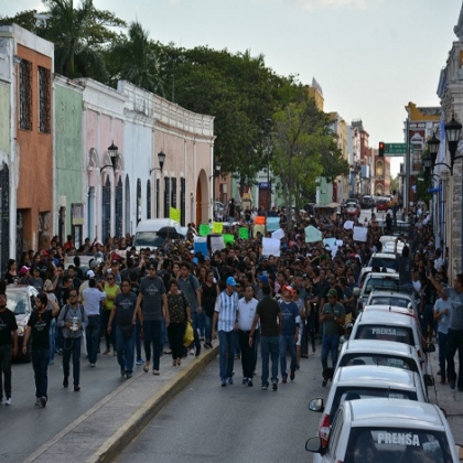 Afines a panista, cientos de campechanos marchan y exigen al gobernador sacar las manos de la elección