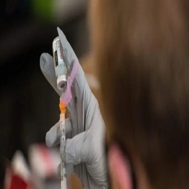 Los CDC dicen que el informe de una de las muertes infantiles reportadas tras vacunarse contra el COVID es falso